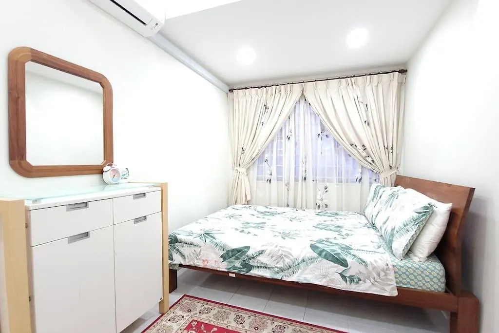 The Penggawa Homestay - 3 Comfortable Bedrooms Johor Bahru 0*,